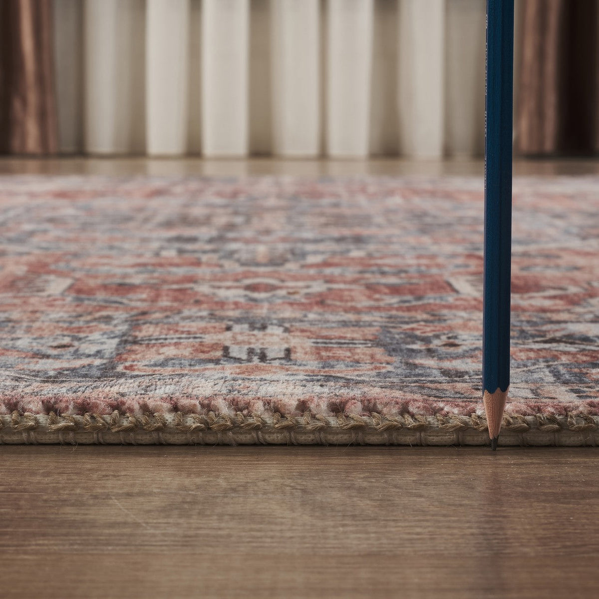 Majestic GC_RYL1009 Rose 2 ft. x 3 ft. Area Rug