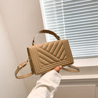 Dazzling Bags For Women Chain Crossbody Bags In Pu Leather Female Fashionable Shoulder Bag Ladies Handbags  Simple Messenger Bag Casual Indentation Western Style Portable Women
